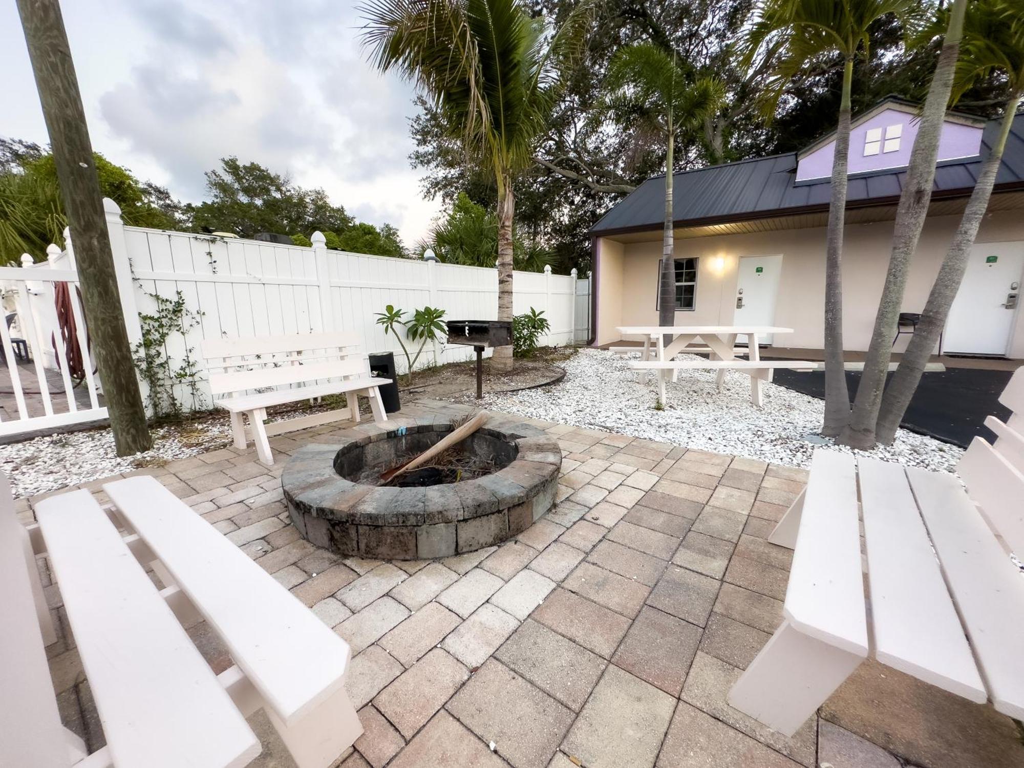 2Q Beds Studio Apt With Shared Pool 01 Clearwater Eksteriør bilde